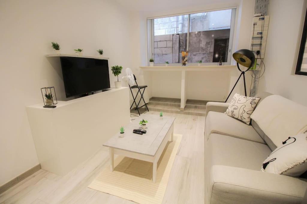 אנגולם La Bd : Joli T2 Renove /Wi-Fi/Centre-Ville מראה חיצוני תמונה